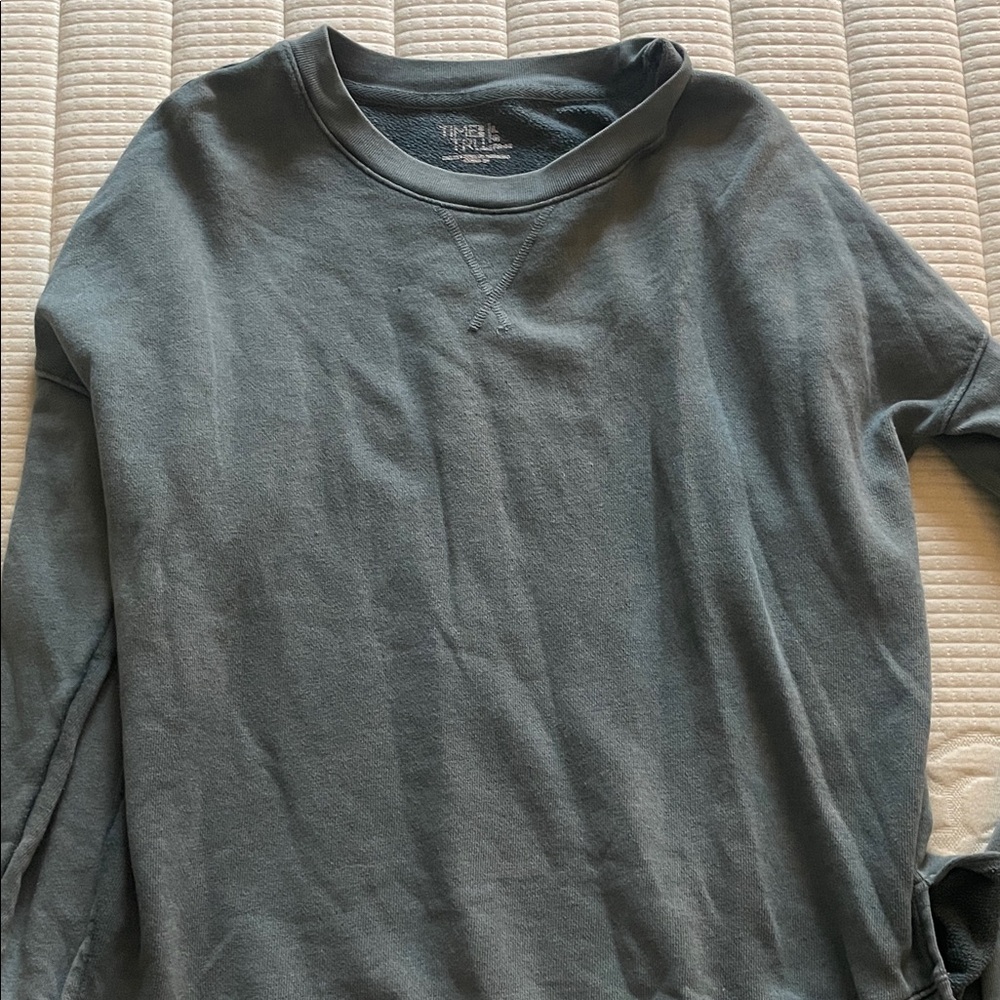 The Hill-Side Gray Sweatshirt